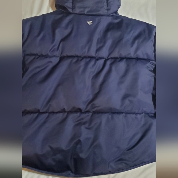 Forever 21  Navy Puffer Jacket With Hood. Front Pockets. SZ M NWOT - Picture 4 of 5